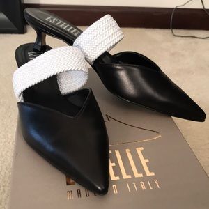 Leather Estelle pump,